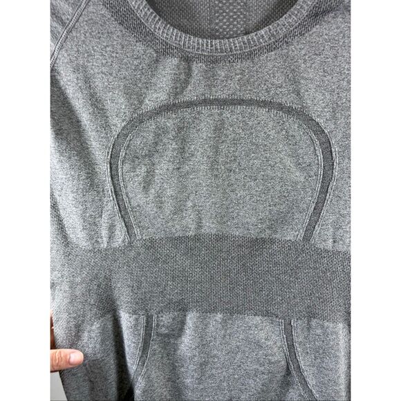 Lululemon Short Sleeve Relaxed Swiftly Tech Top in Gray Size 6 - Picture 3 of 5